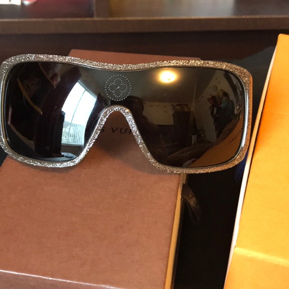 Louis Vuitton sunglasses - Picture 6 of 6